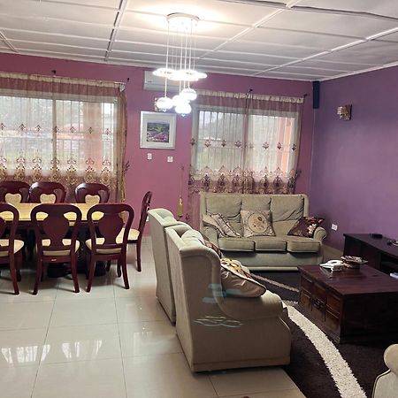 Serenity Apartment'S Freetown Luaran gambar